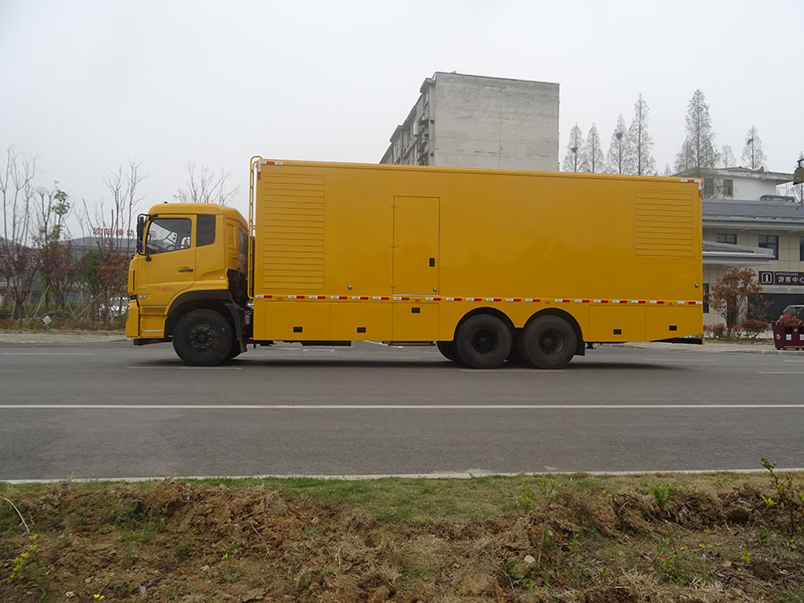 天龙200-800KW电源车