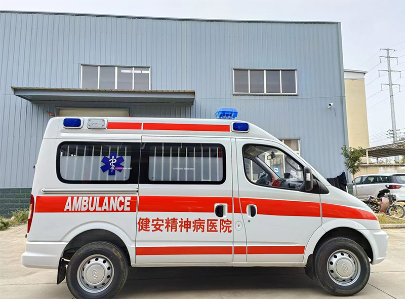 大通V80短轴救护车