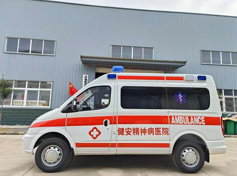 大通V80短轴救护车