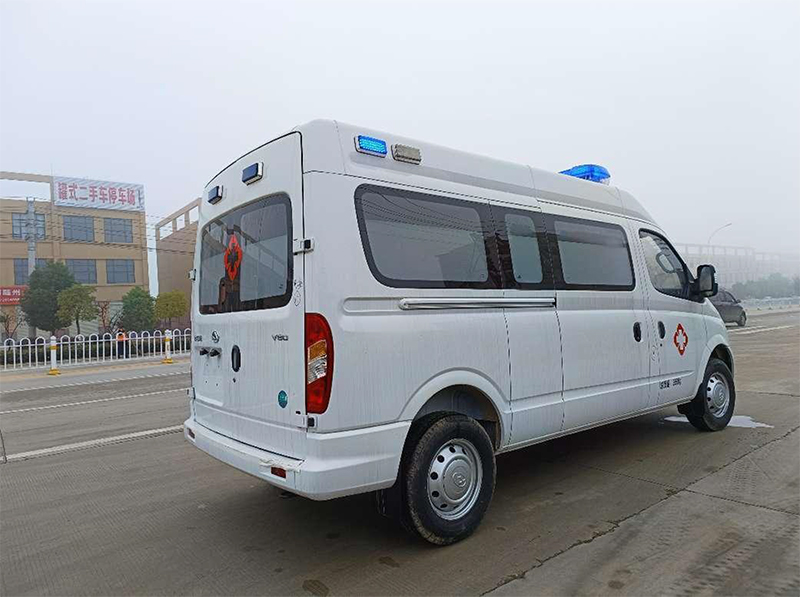 大通V80中轴救护车