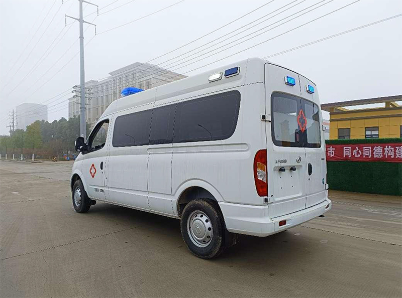 大通V80中轴救护车
