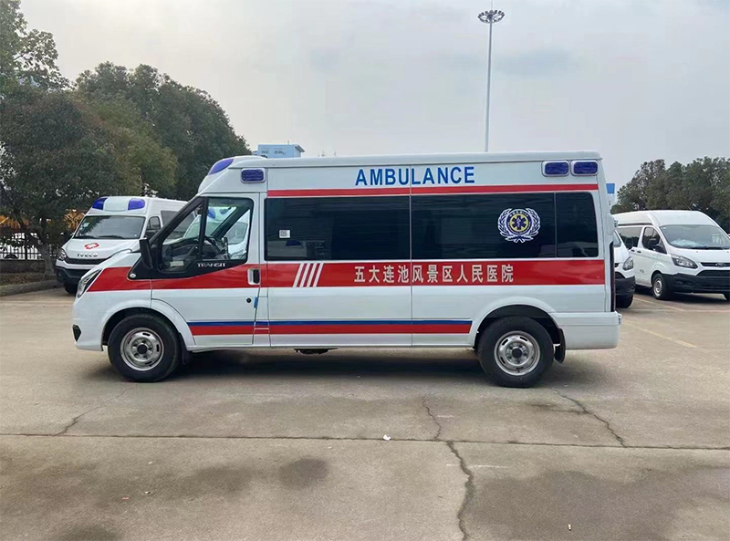 福特V348长轴中顶监护救护车