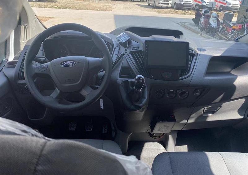 福特V362柴油吸塑一体内饰救护车