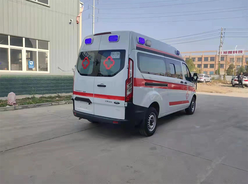 福特V362柴油转运型救护车