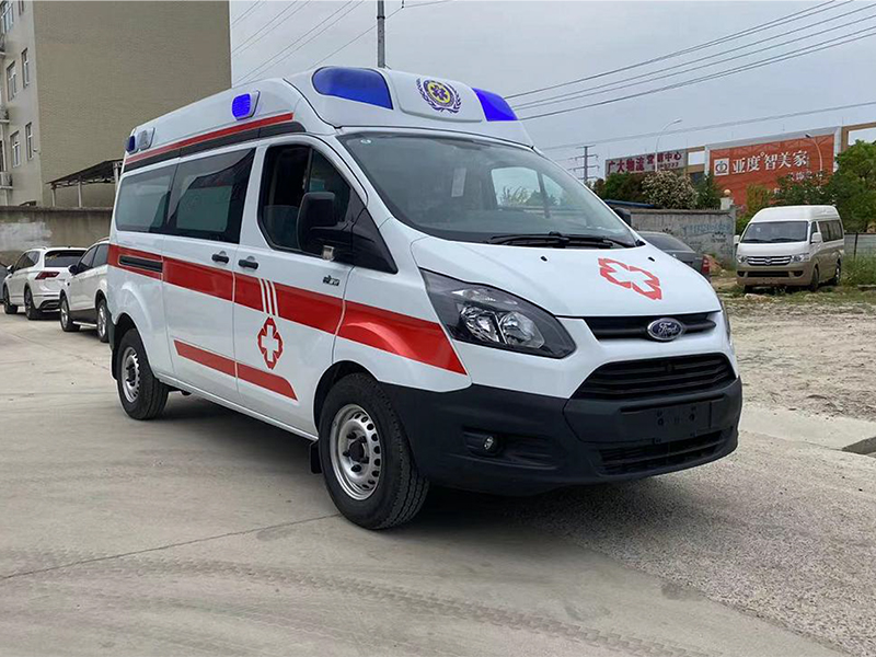 福特V362汽油吸塑一体内饰救护车