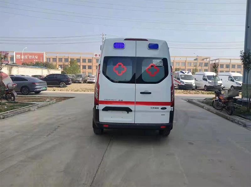 福特V362汽油吸塑一体内饰救护车