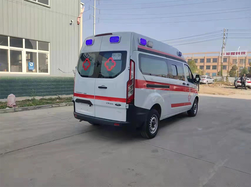 福特V362汽油自动挡监护型救护车