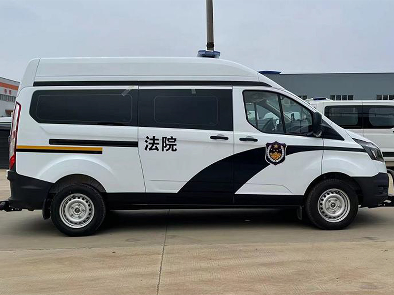 福特V362汽油自动挡囚车