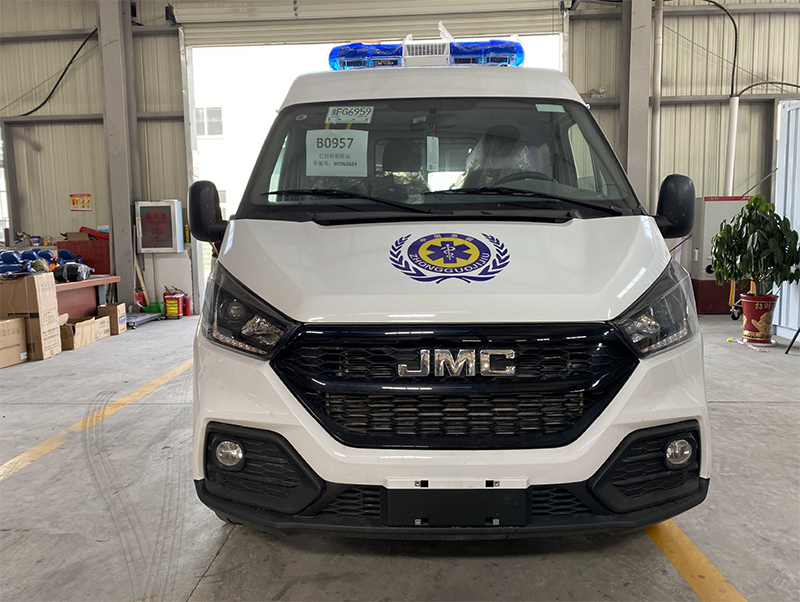 江铃特顺短轴监护型救护车