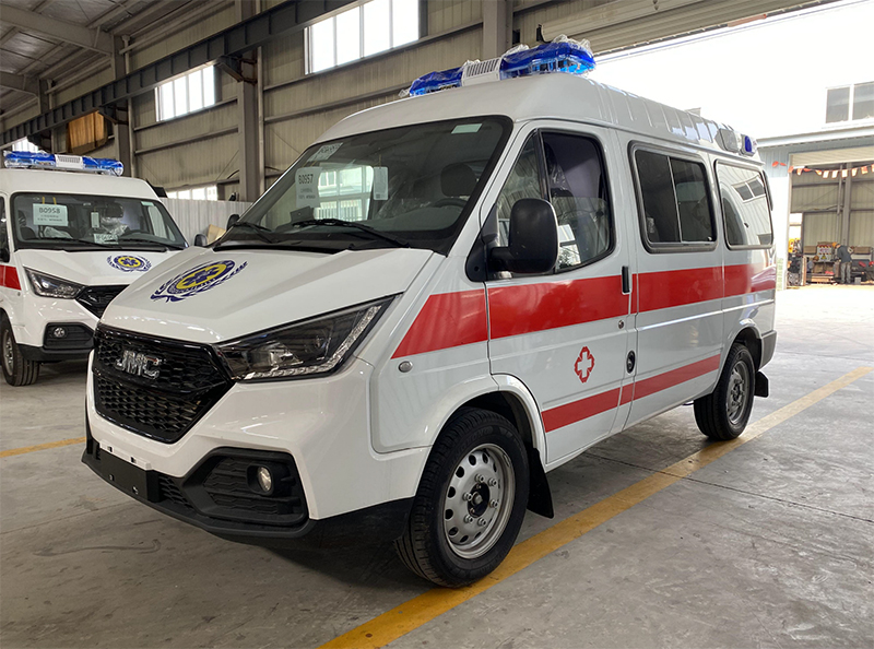 江铃特顺短轴转运型救护车