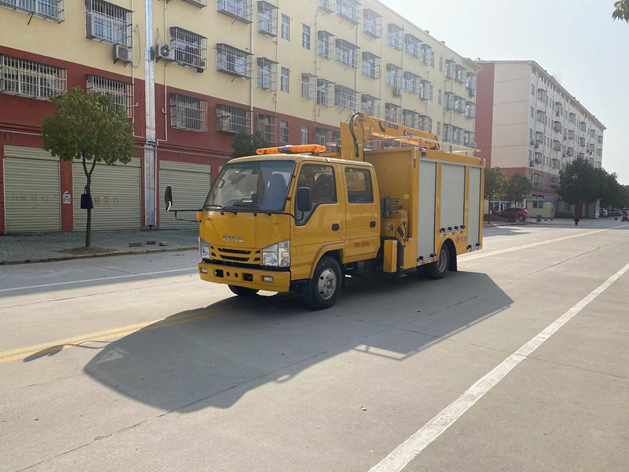 五十铃双排带吊1200方排水救险车