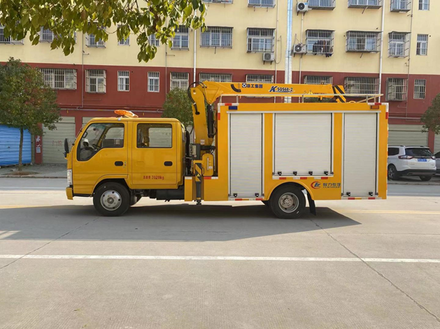 五十铃双排带吊1200方排水救险车