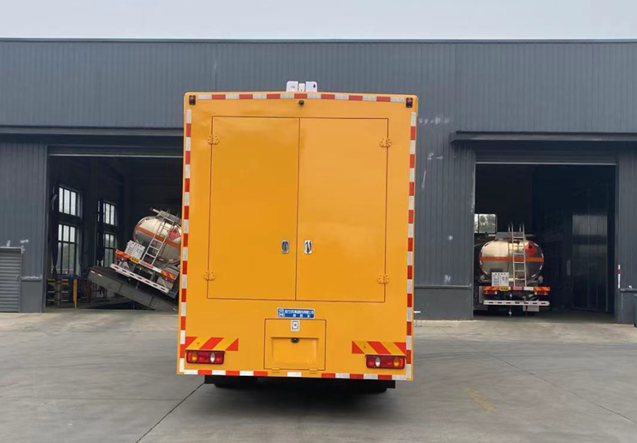 东风天锦3000-7000方排水救险车