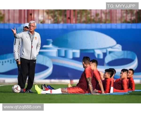 国足对阵伊朗比赛前奏国歌时刻引发球迷热烈反响与情感共鸣